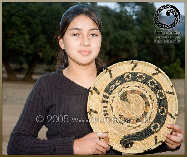 YOUNG INDIAN GIRL WEAVER Picture...