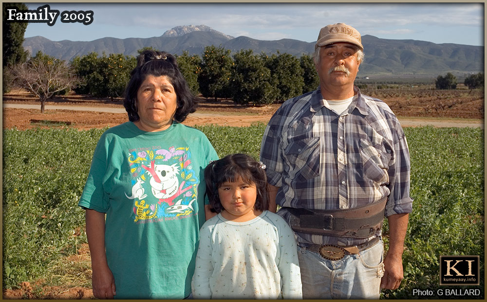 CHELY WITH HER MOTHER AND FATHER